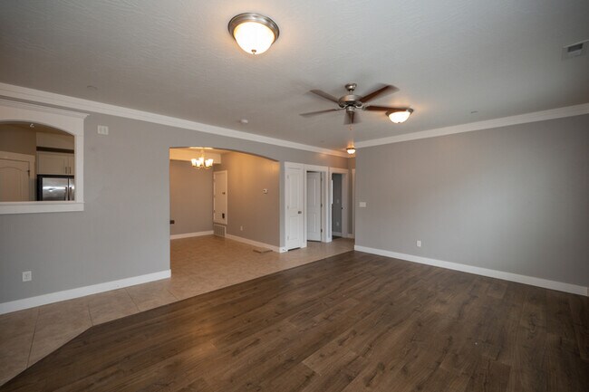 Building Photo - Main Floor Condo in Saratoga Springs!