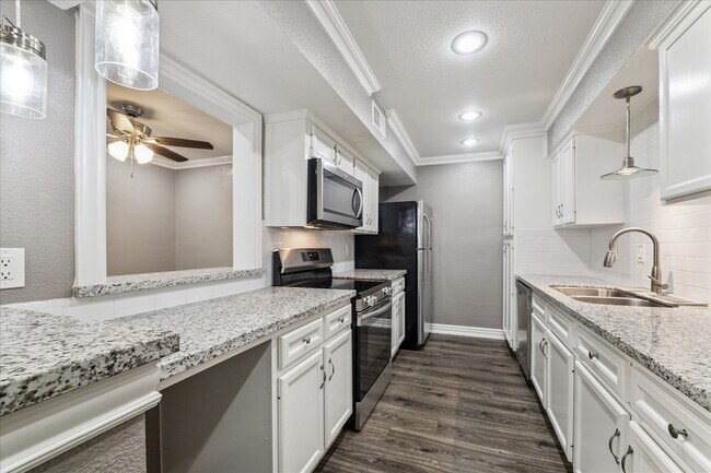 Building Photo - 11550 Chimney Rock Rd