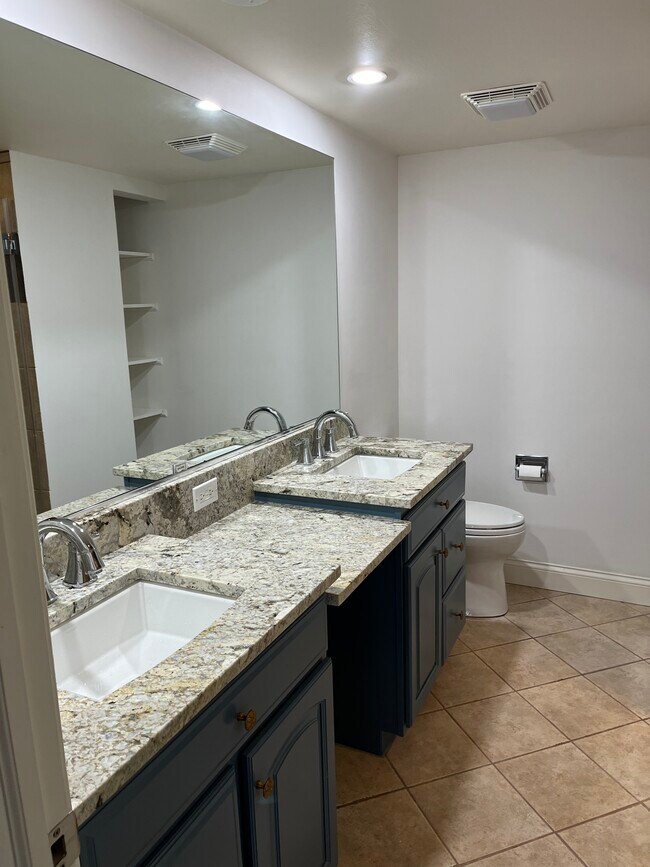 Master Bath - 209 S Vine Ave