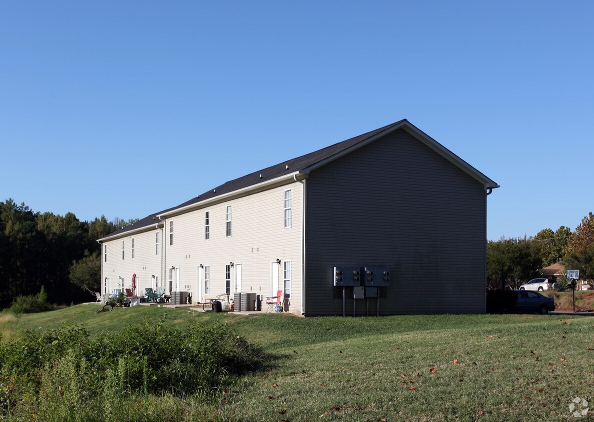 Foto del edificio - 301-315 Swing Dairy Rd