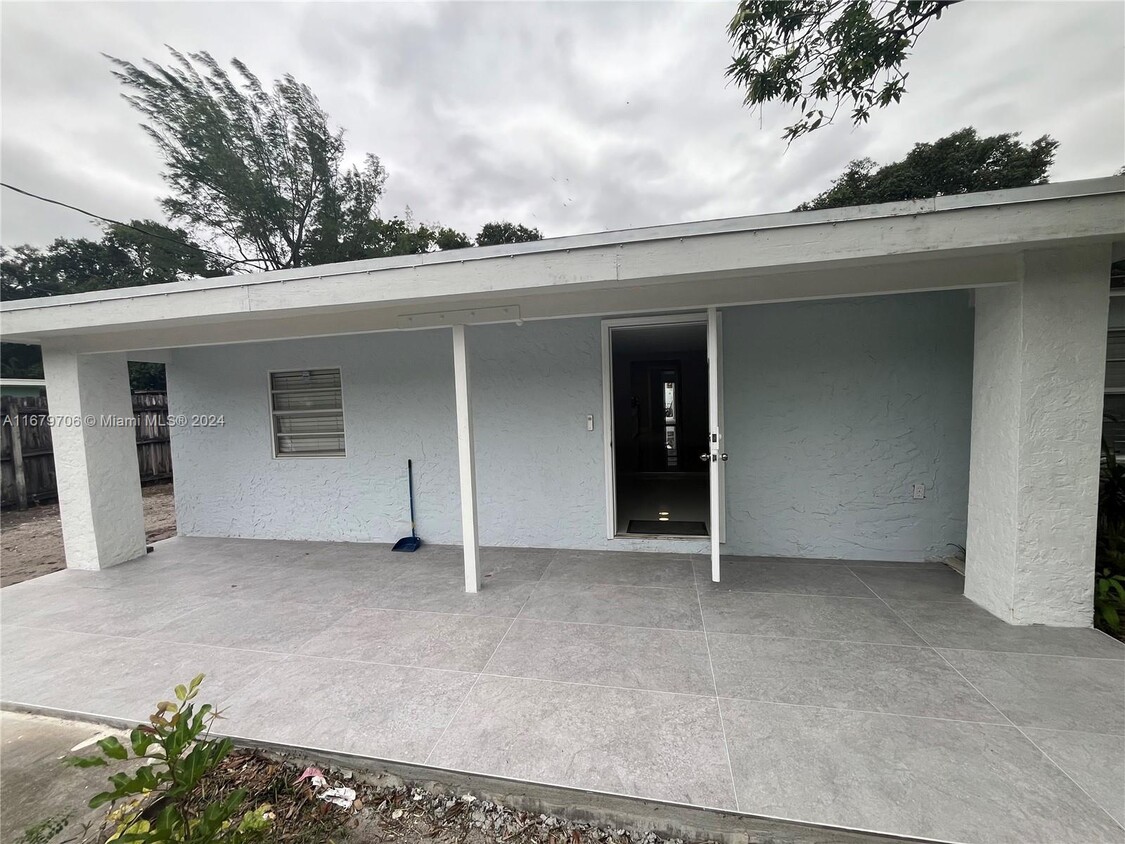 Foto principal - 5803 Buchanan St