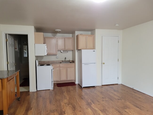 Building Photo - 326 NE Kingwood Pl
