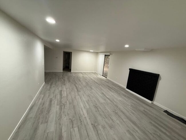 Building Photo - Wonderful 3 Bedroom Duplex in Puyallup!