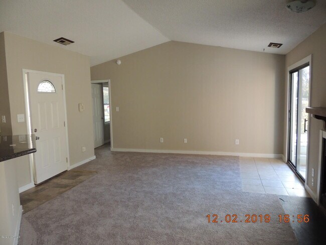 Foto del edificio - 995 Sand Ridge Rd