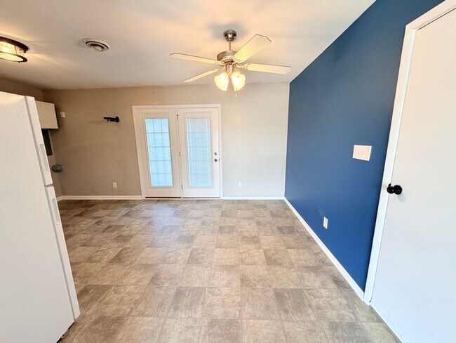 Foto del edificio - 620 High School Dr