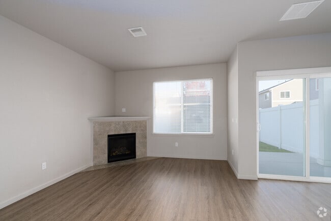 2BR, 3BA - 1267SF - Living Room - Avery Estates Townhomes