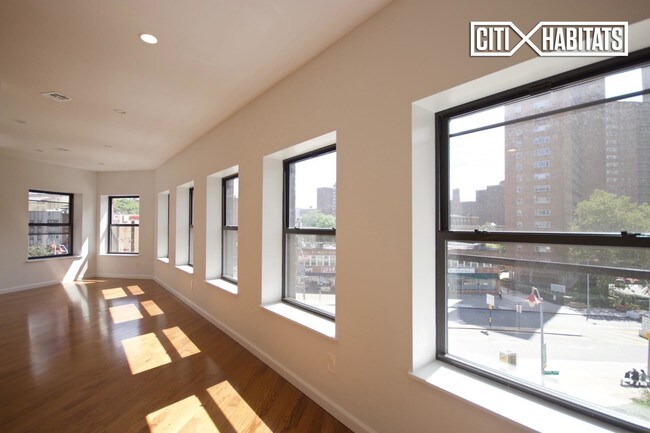 Building Photo - 3 Mott St
