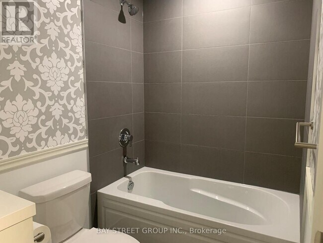 Photo du bâtiment - 2545 Simcoe St N
