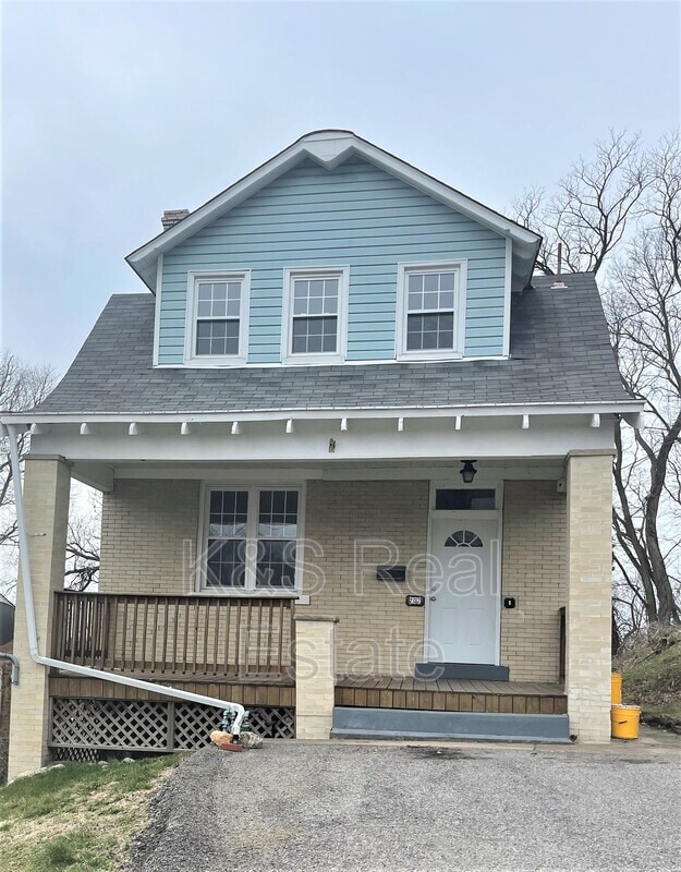 Primary Photo - 202 Mueller Ave