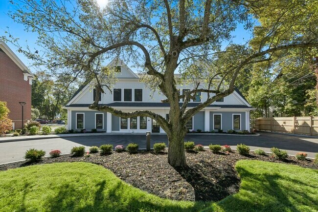 Foto del edificio - 1180 Great Plain Ave