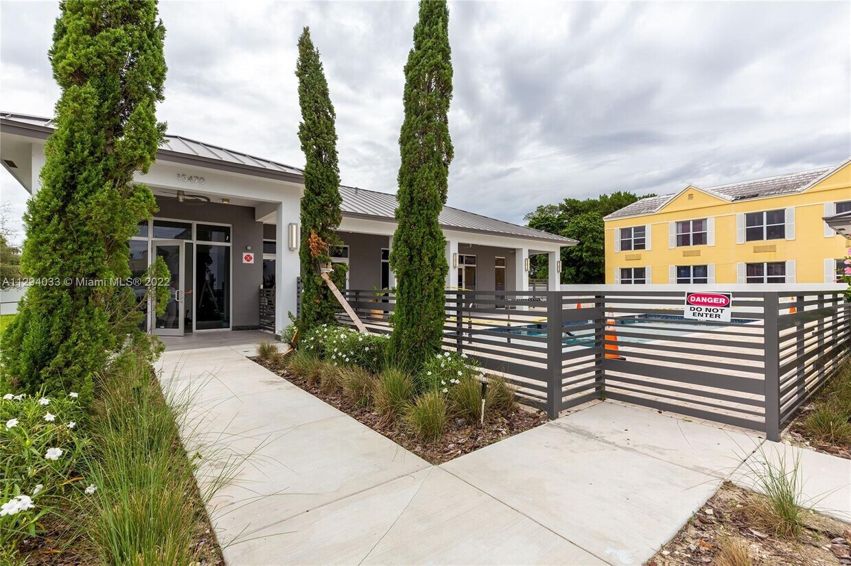 Foto principal - 15500 NW 2nd Ave