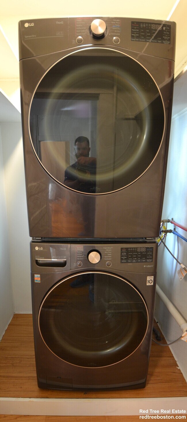 Foto del edificio - 82 Montebello Rd