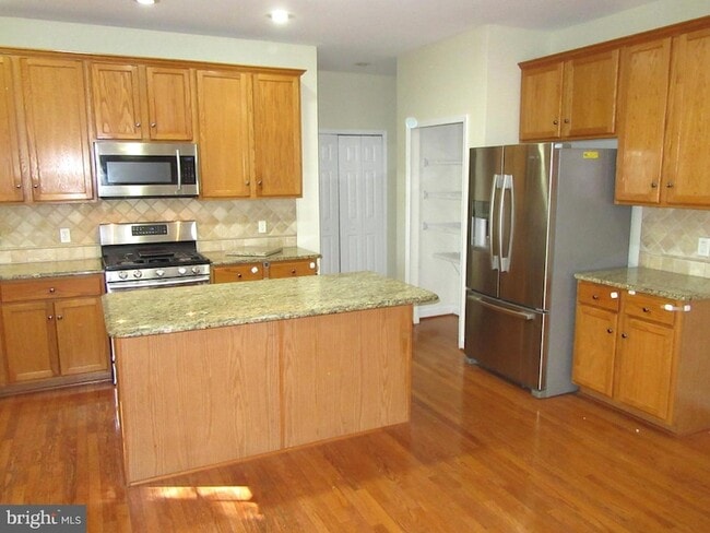 Building Photo - 23 Blackbird Ct