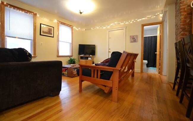 Building Photo - 36 Brackett St