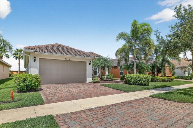 Foto del edificio - 9624 SW Royal Poinciana Dr