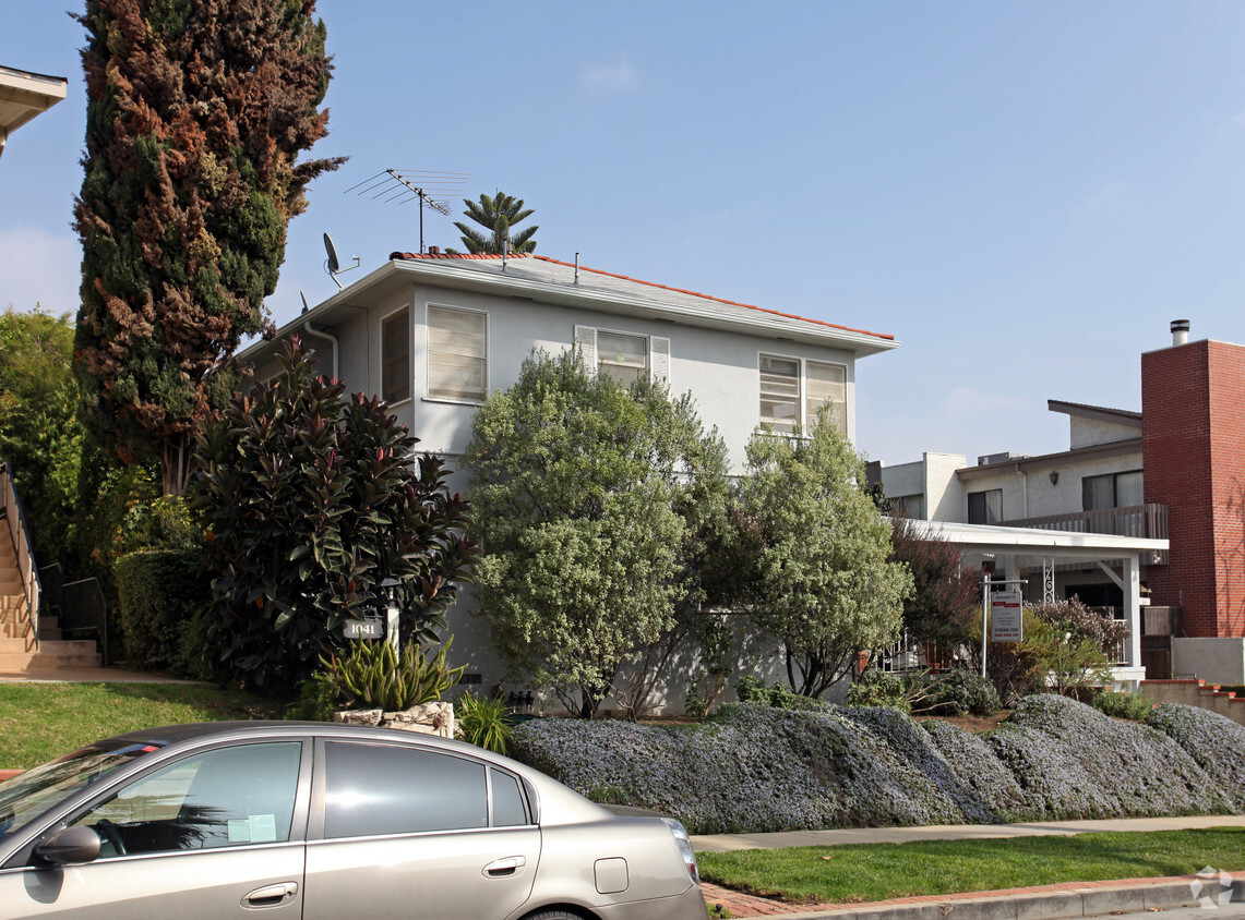 Foto del edificio - 1047 19th St in Santa Monica - North of Wi...