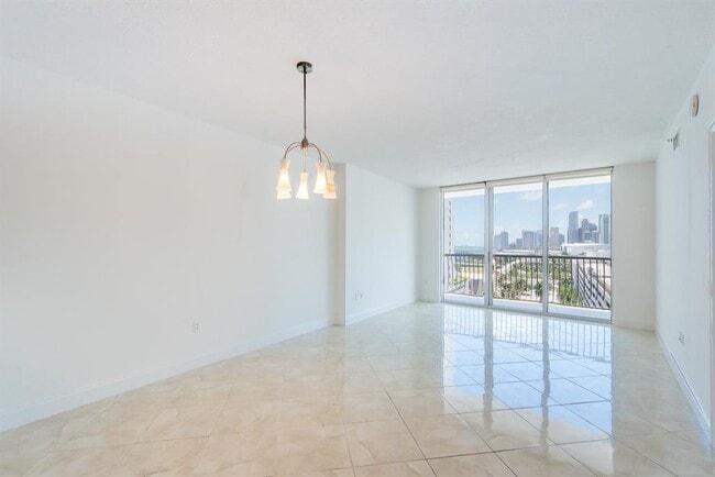 Foto del edificio - 1750 N Bayshore Dr