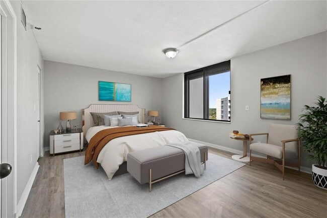 Building Photo - 5950 Pelican Bay Plaza S