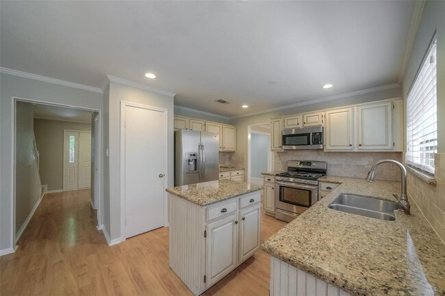 Building Photo - 31 Silver Elm Pl