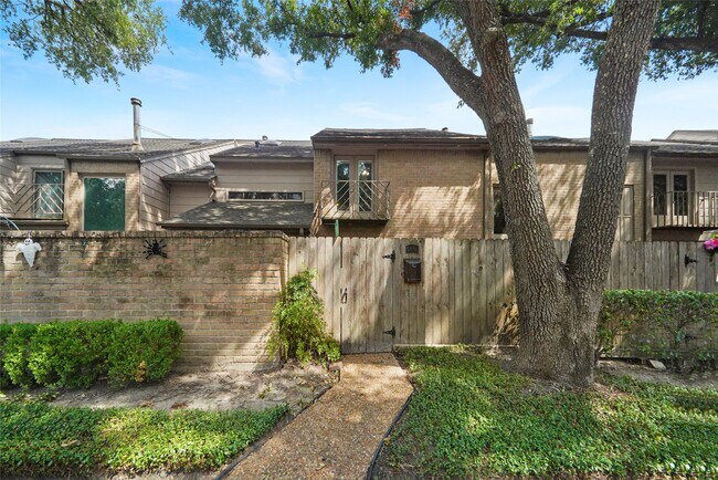 Foto del edificio - 5836 Sampley Way