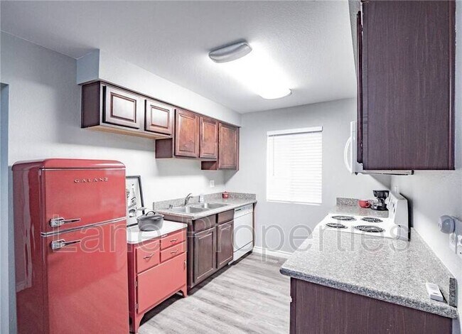 Building Photo - 15 Sunny Cove Dr