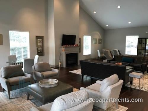 Building Photo - Londontown Apartments