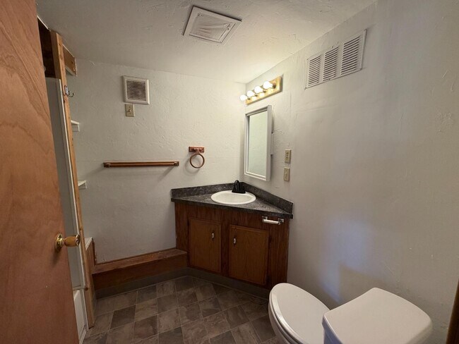 Foto del edificio - 3282 Bursell Rd