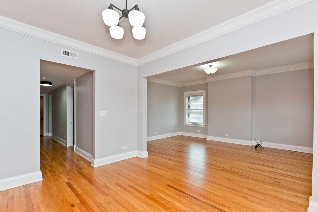 Primary Photo - 1046 Chicago Ave