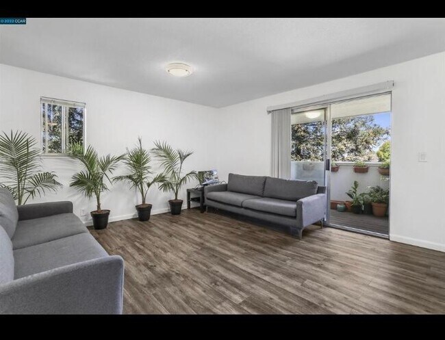 Foto del edificio - 658 River Oak Way
