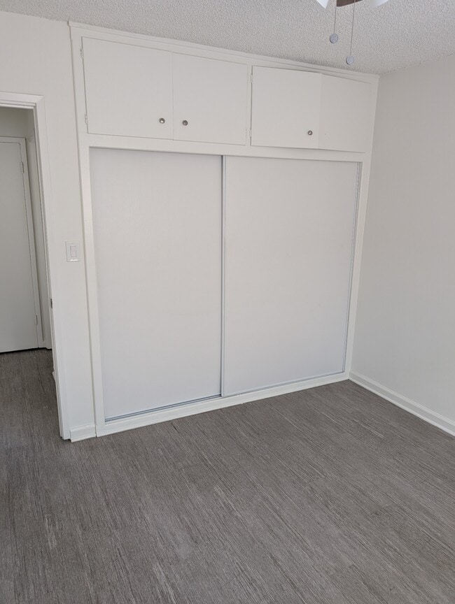 Building Photo - Oasis Apartments