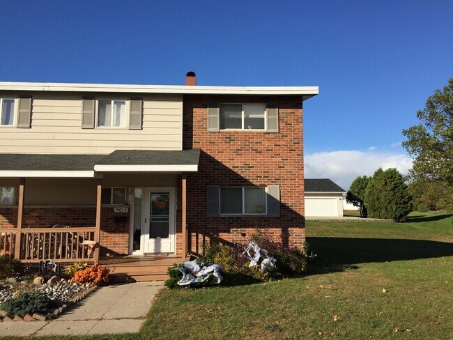 Foto del edificio - 3 bedroom, 1.5 bathroom duplex with Centra...