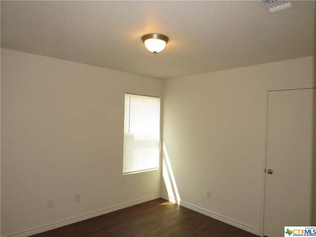 Building Photo - 304 Harley Dr