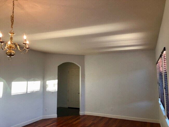 Foto del edificio - Avail. 1/1/24. Spacious 4 bedroom home in ...