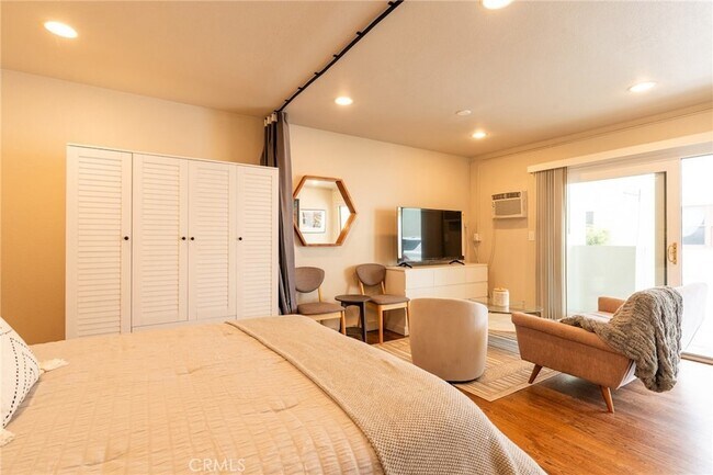 Foto del edificio - 327 3rd St