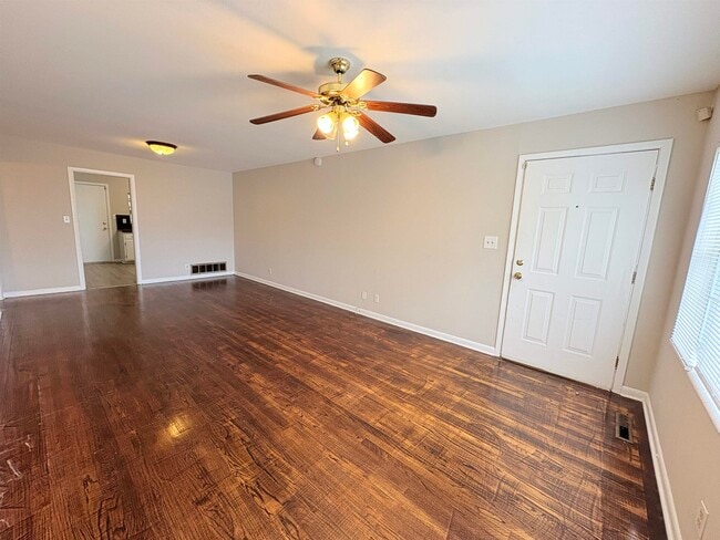 Building Photo - 304 Barbourville Dr