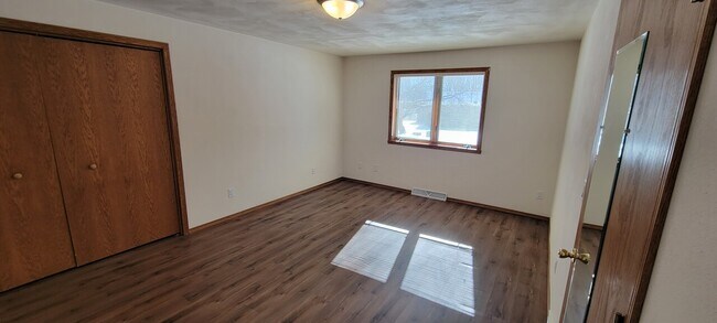 Building Photo - 2723 Glenwood Drive