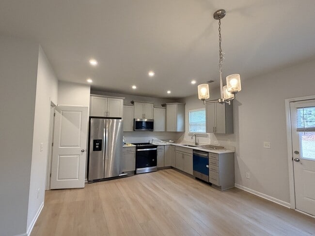 Building Photo - 5879 Wheeler Ridge Rd