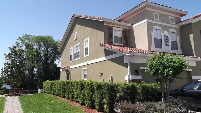 Building Photo - 10316 Fallsgrove St