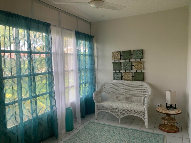 Foto del edificio - 12 Willowbrook Ln