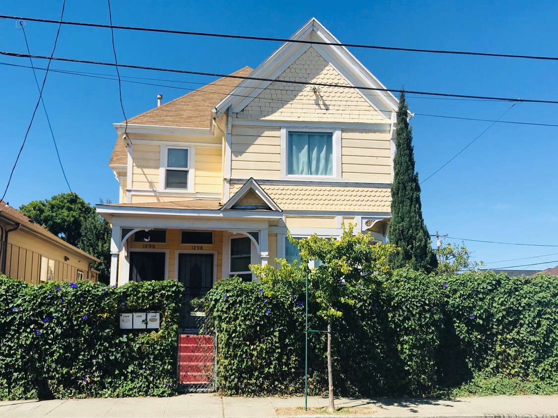 Primary Photo - 1208 30th St