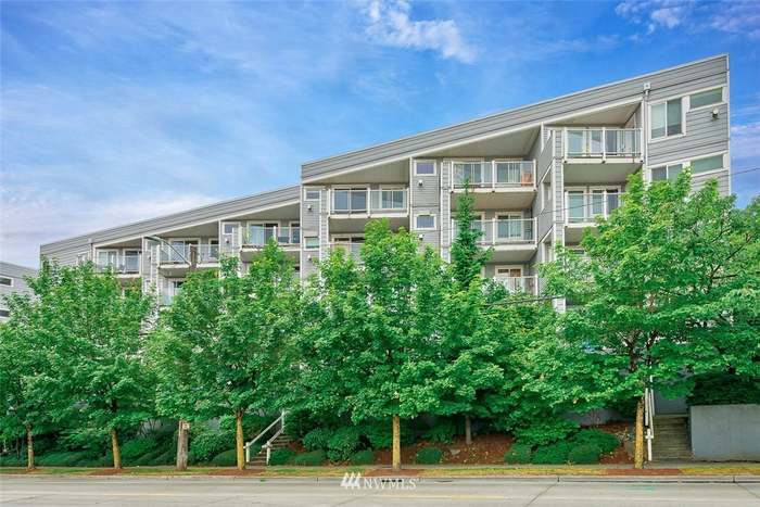 Primary Photo - 3318 30th Ave SW