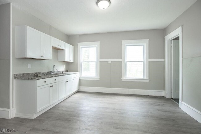 Building Photo - 15517 Kipling Ave