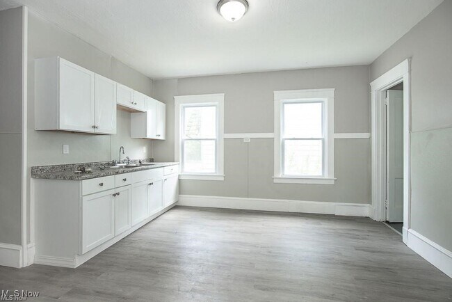 Foto del edificio - 15517 Kipling Ave