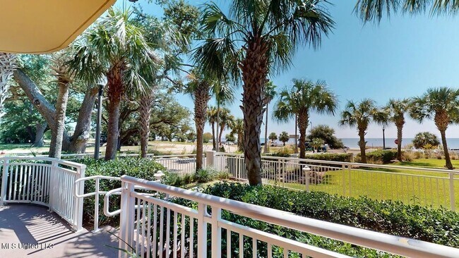 Foto del edificio - 2230 Beach Dr
