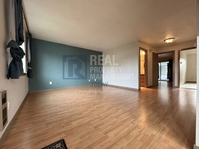 Foto del edificio - Charming 2 Bedroom Home with Large Yard & Garage!