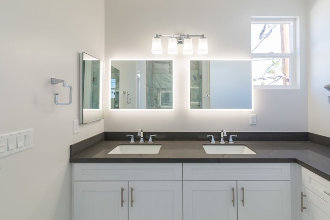 Foto del edificio - 1214 W 5th St