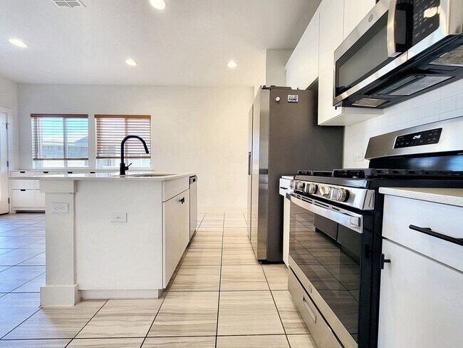 Building Photo - 130 Furlong Dr