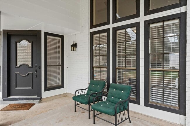 Building Photo - 8303 Los Ranchos Dr