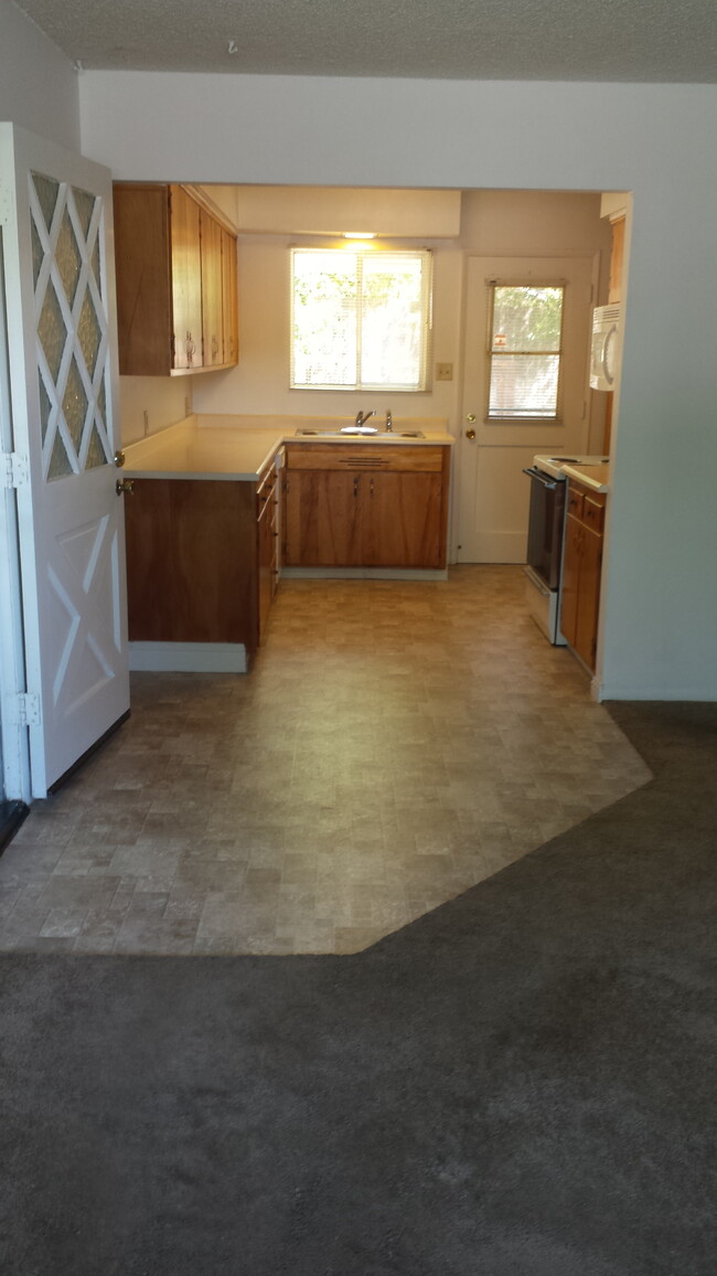 Front door, kitchen, back door - 2802 Vine St
