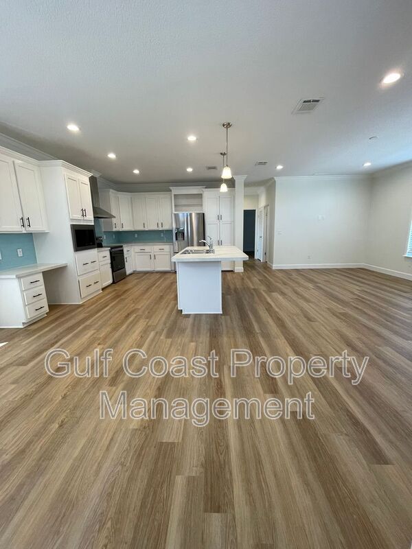 Building Photo - 3150 Bourbon St